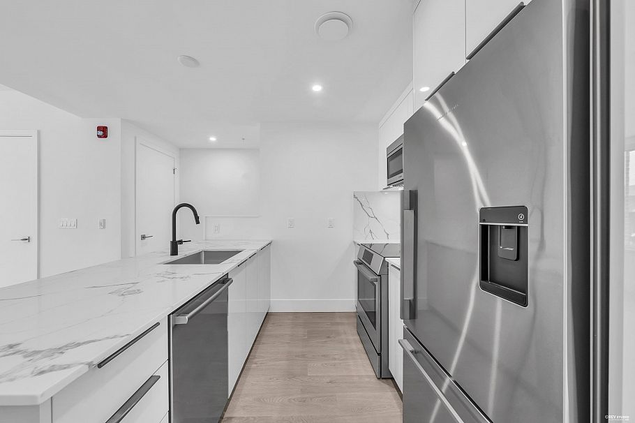2260 E 1st Avenue Vancouver, BC - 4