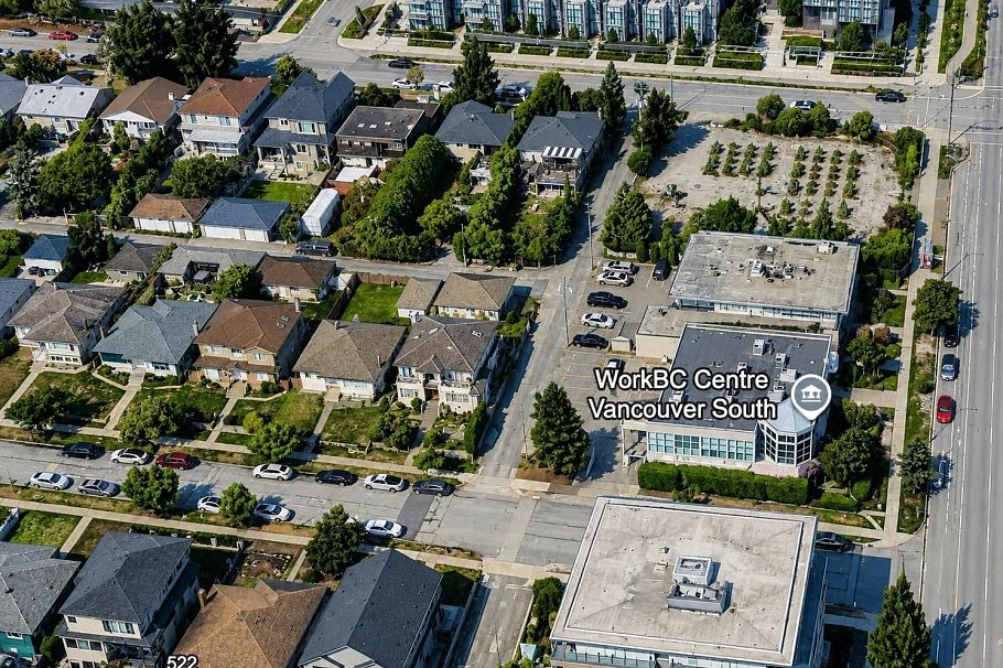 515 W 60th Avenue Vancouver, BC - 4