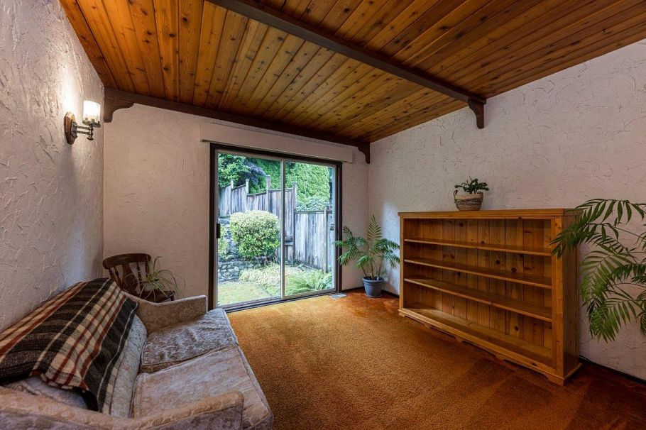 292 E St. James Road North Vancouver, BC - 18