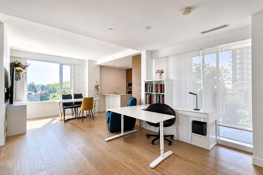 310 5693 Elizabeth Street Vancouver, BC - 1