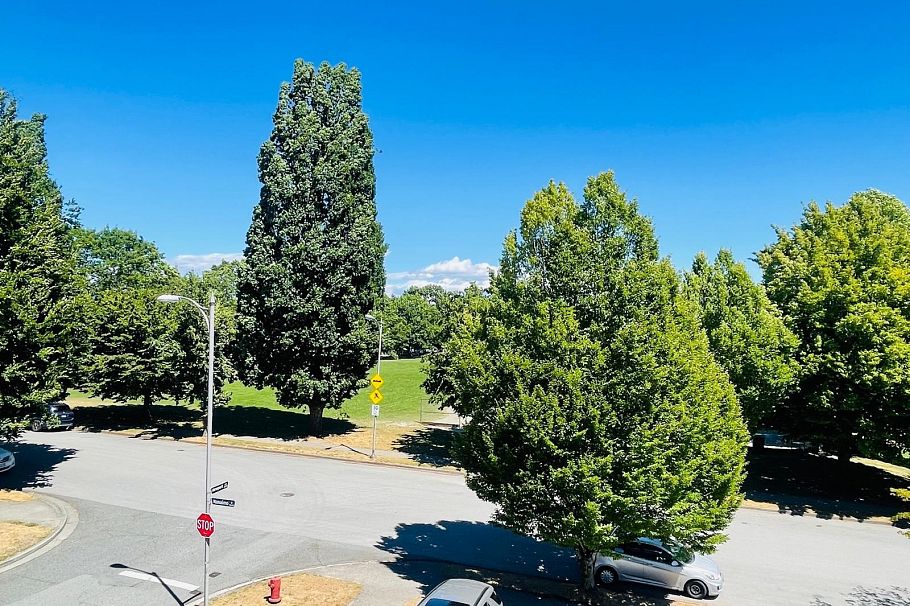 302 2288 Newport Avenue Vancouver, BC - 15