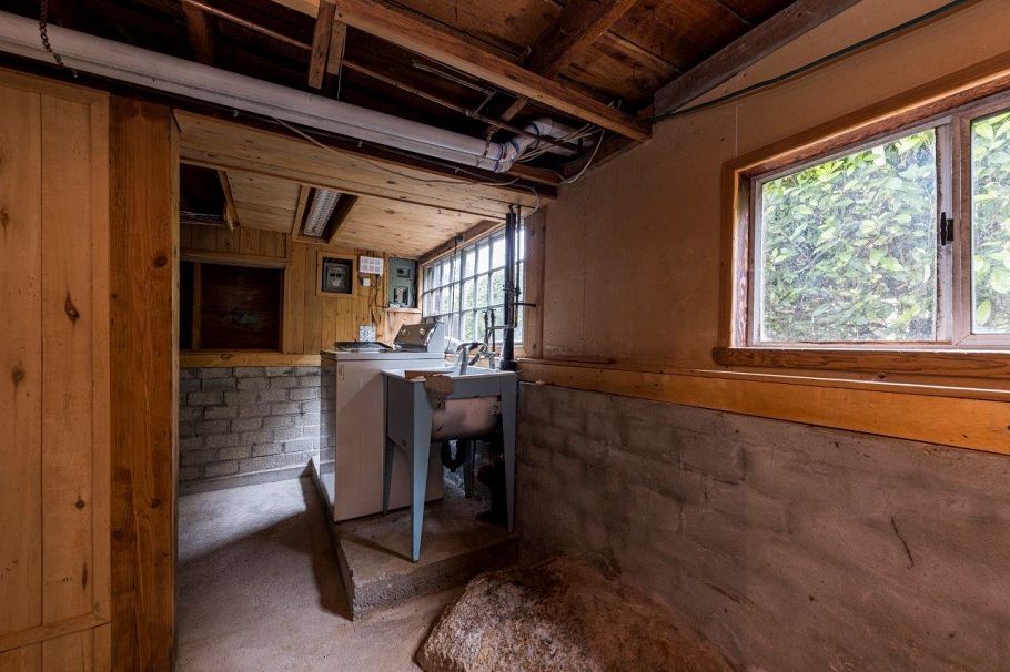 292 E St. James Road North Vancouver, BC - 30