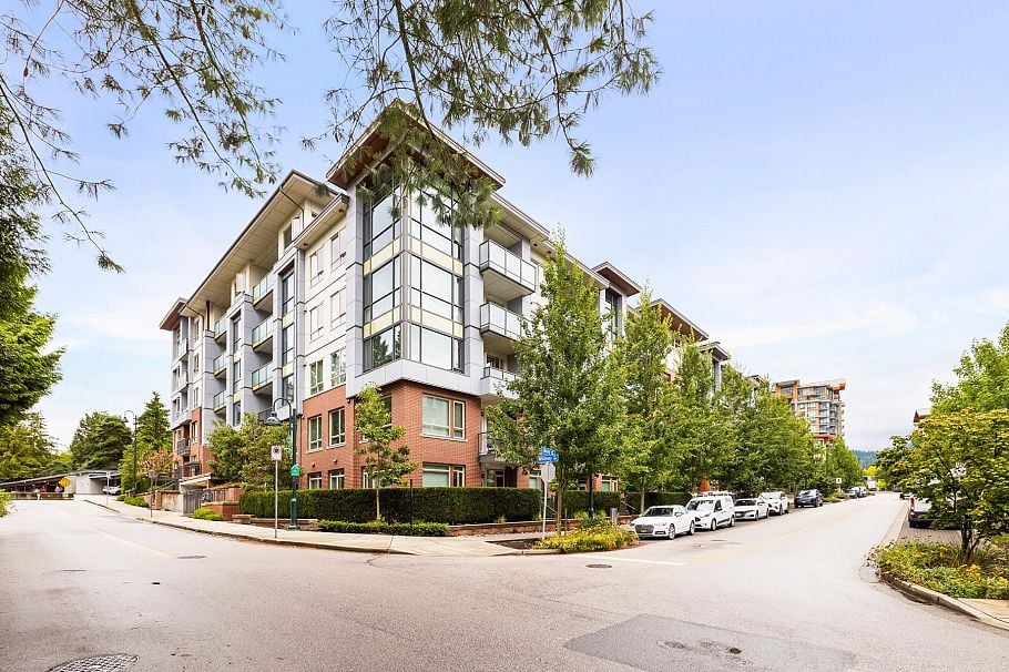 302 2651 Library Lane North Vancouver, BC - 25