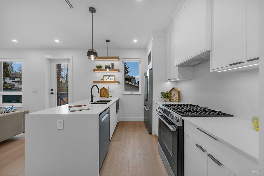2713 Cheyenne Avenue Vancouver, BC - 10