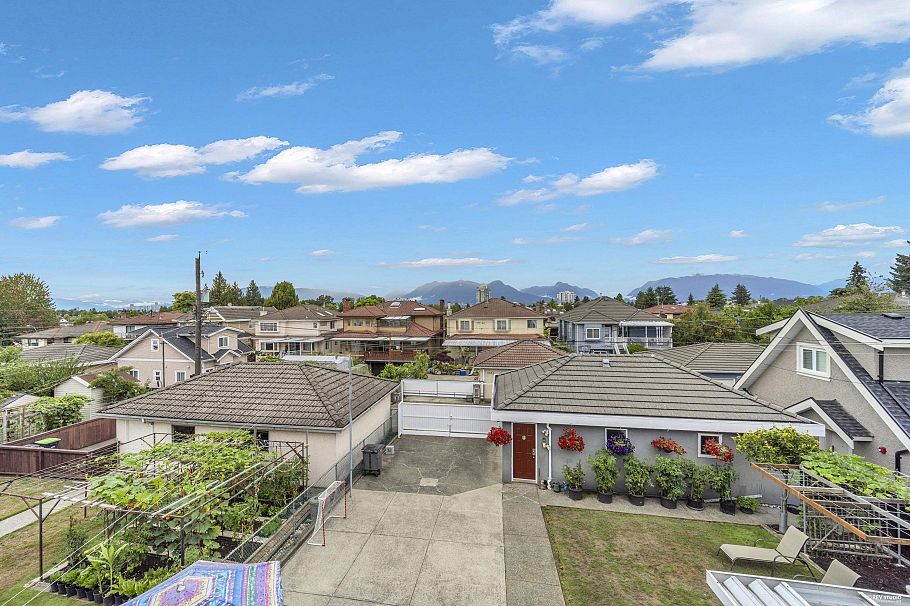 2381 E 40th Avenue Vancouver, BC - 18