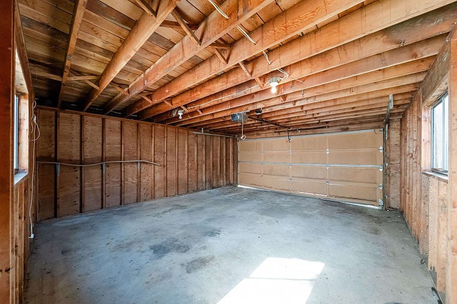 3974 W 10th Avenue Vancouver, BC - 27