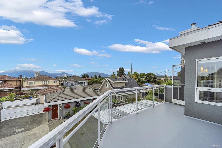 2381 E 40th Avenue Vancouver, BC - 17