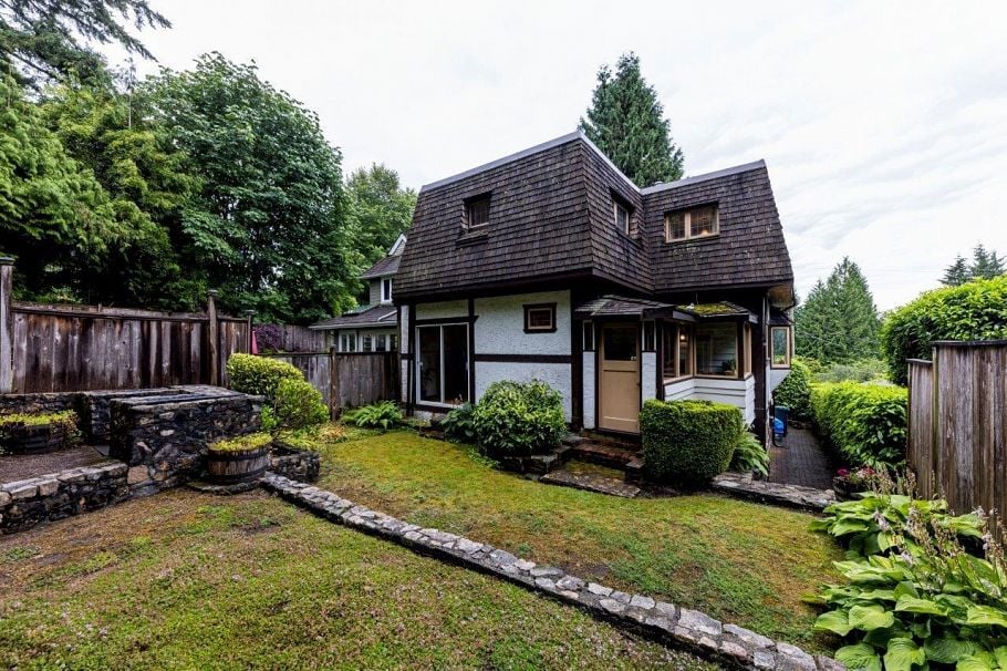 292 E St. James Road North Vancouver, BC - 35