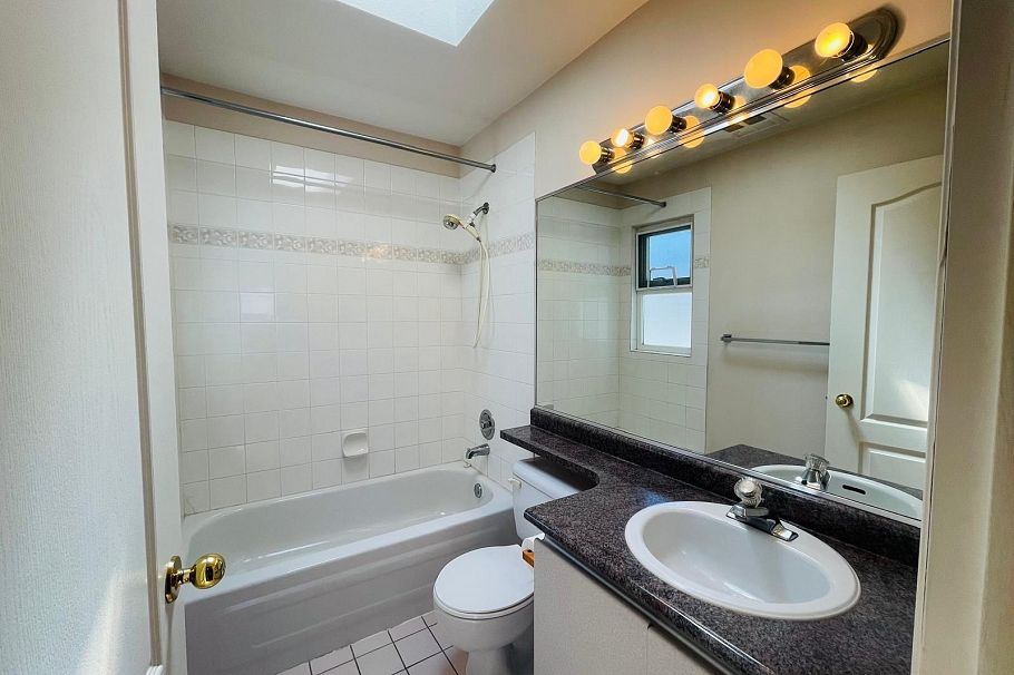 302 2288 Newport Avenue Vancouver, BC - 10