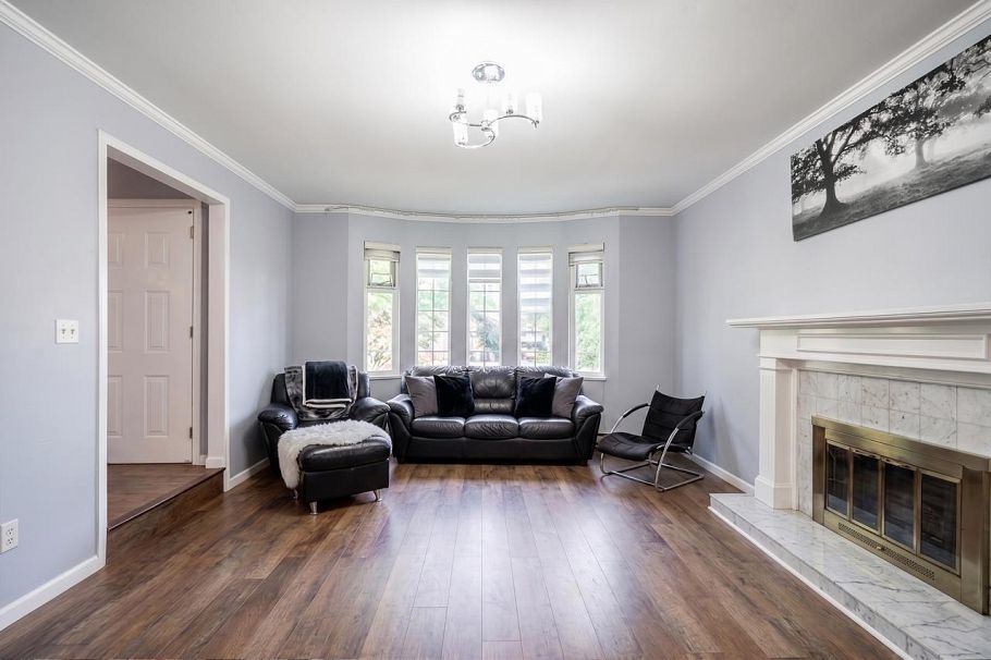 1525 E 51st Avenue Vancouver, BC - 2
