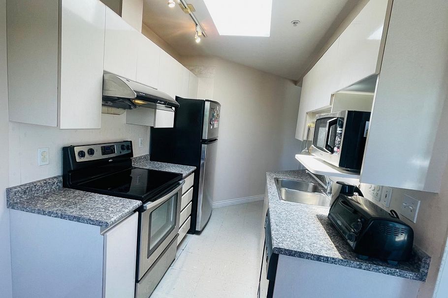 302 2288 Newport Avenue Vancouver, BC - 8