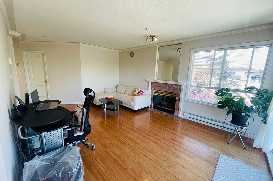 302 2288 Newport Avenue Vancouver, BC - 4