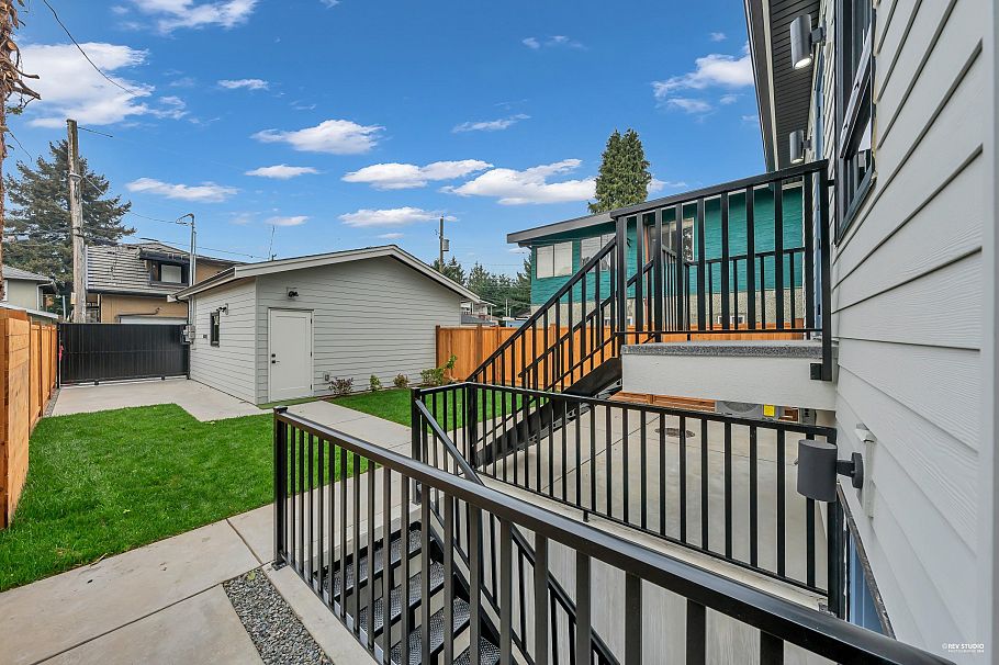 2713 Cheyenne Avenue Vancouver, BC - 25