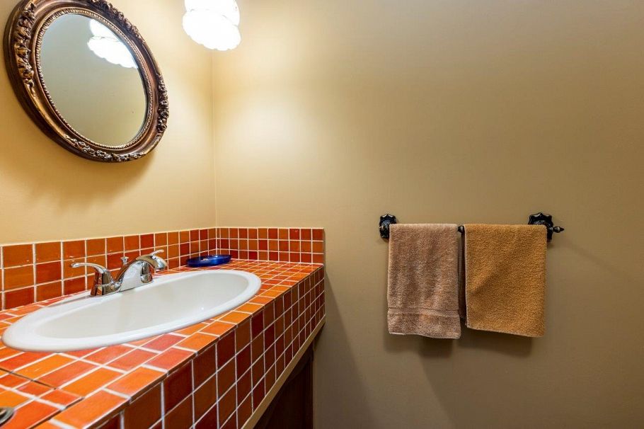 292 E St. James Road North Vancouver, BC - 28
