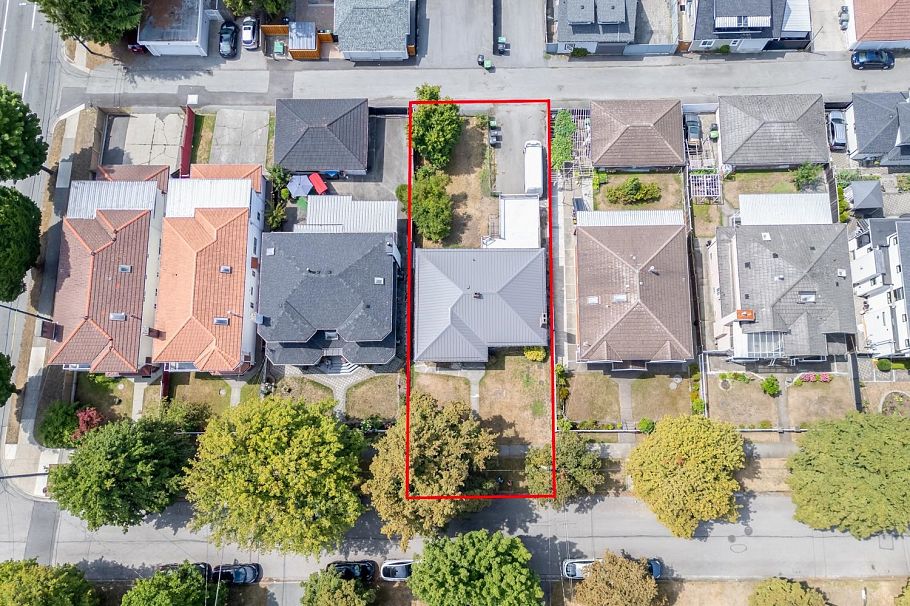 5655 Lancaster Street Vancouver, BC - 3