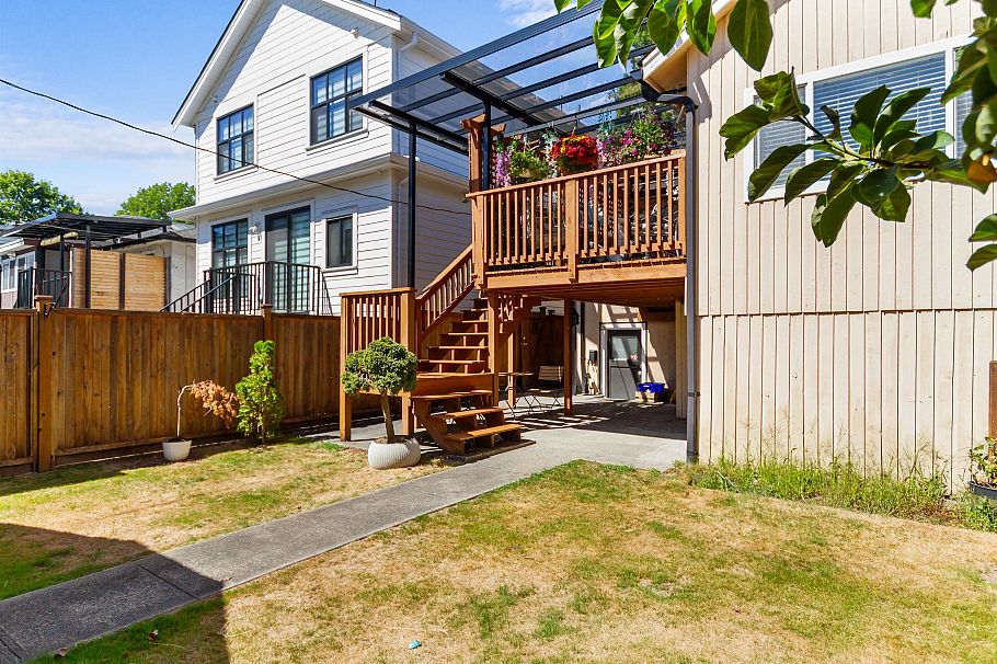 136 E 45th Avenue Vancouver, BC - 19