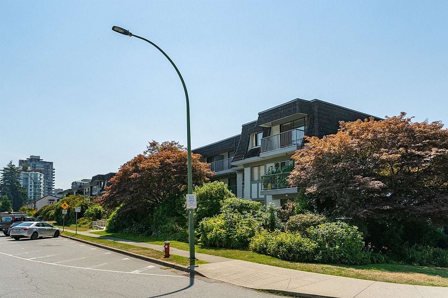 209 275 W 2nd Street North Vancouver, BC - 1