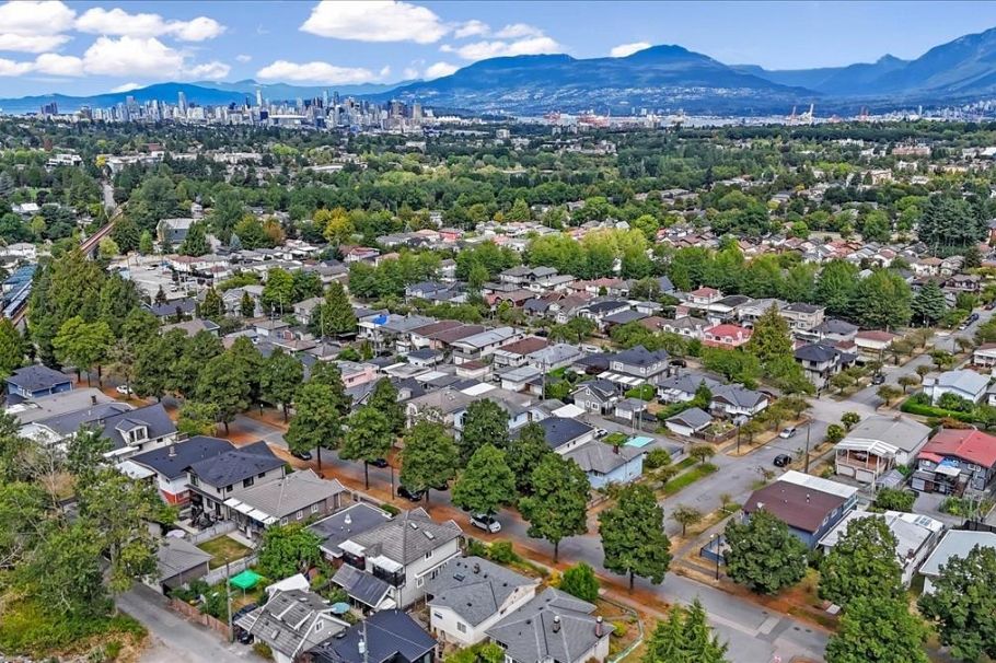 2593 E 25th Avenue Vancouver, BC - 6