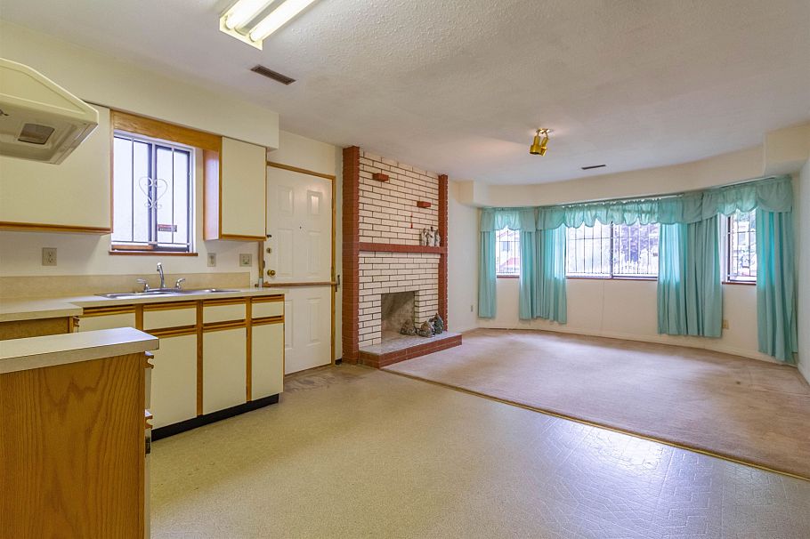 4467 Perry Street Vancouver, BC - 24