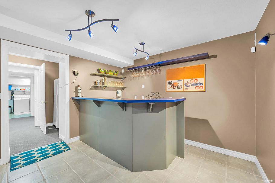 2381 E 40th Avenue Vancouver, BC - 26