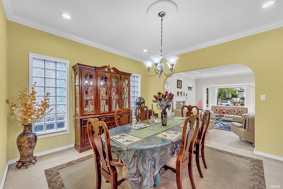 2381 E 40th Avenue Vancouver, BC - 5