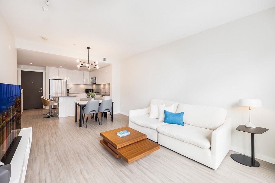 302 2651 Library Lane North Vancouver, BC - 10