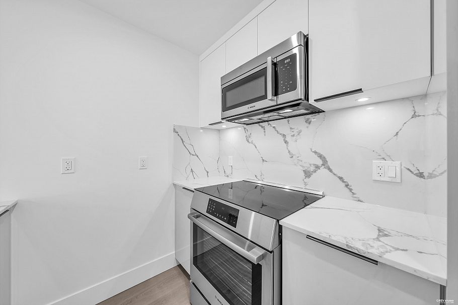 2260 E 1st Avenue Vancouver, BC - 3