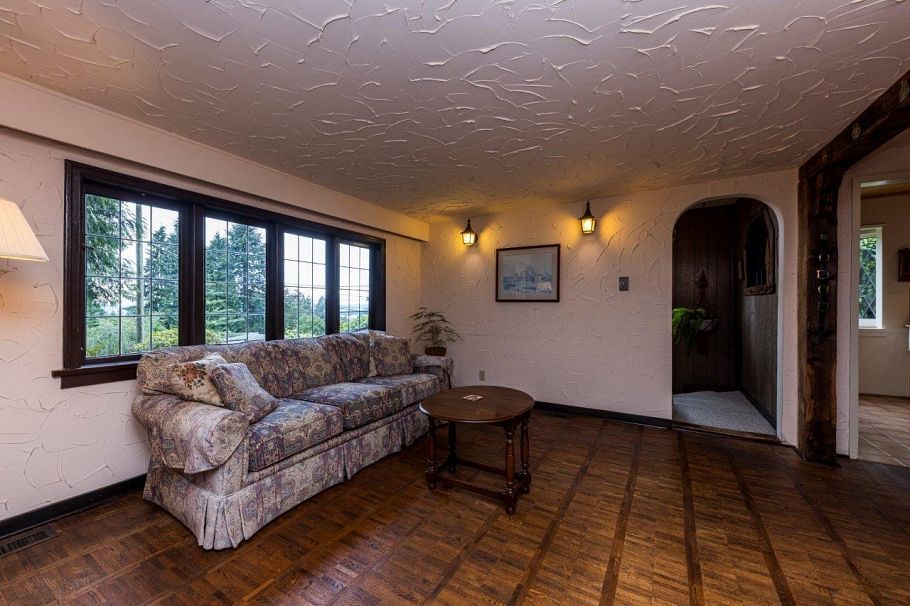 292 E St. James Road North Vancouver, BC - 7