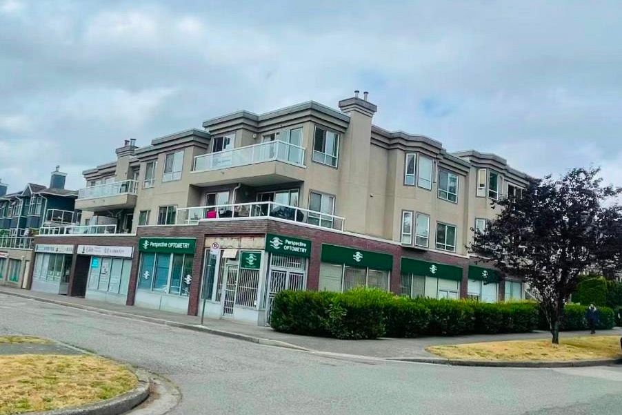 302 2288 Newport Avenue Vancouver, BC - 1