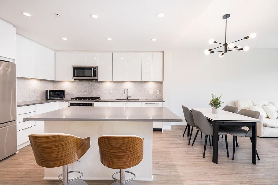302 2651 Library Lane North Vancouver, BC - 1
