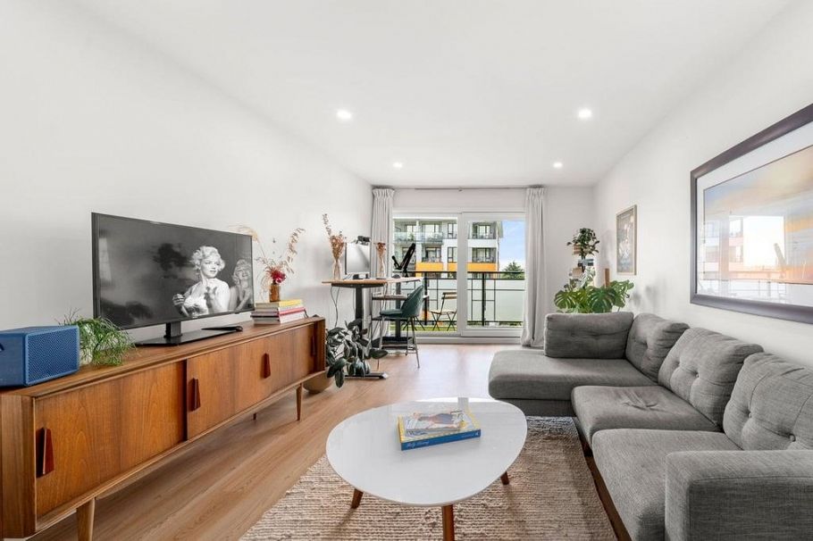 312 360 E 2nd Street North Vancouver, BC - 2