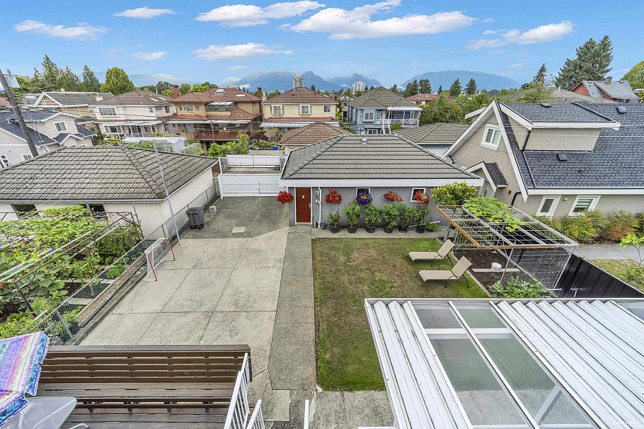 2381 E 40th Avenue Vancouver, BC - 36