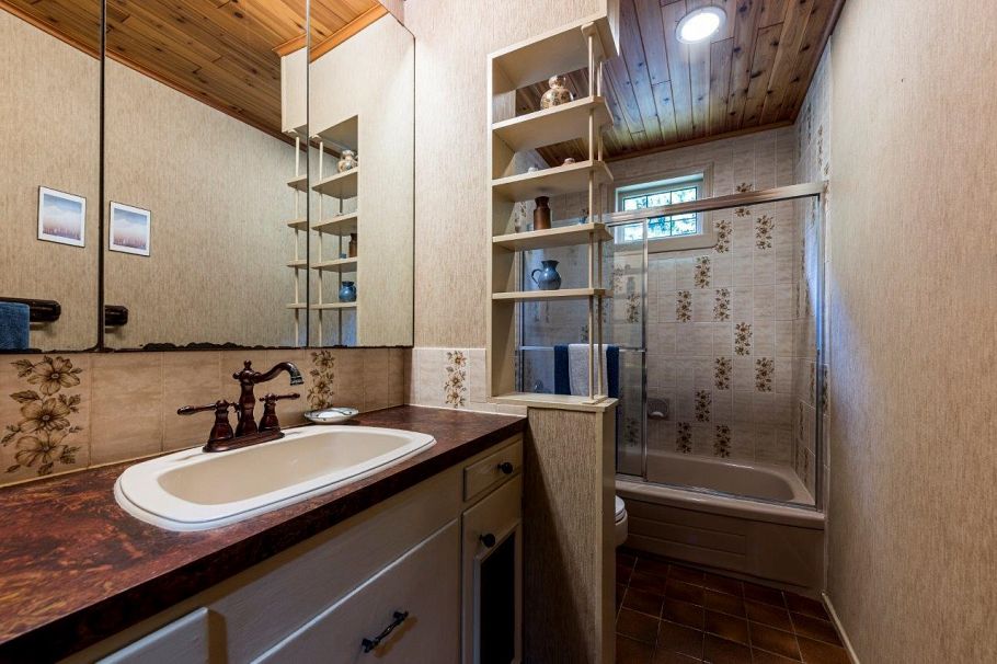 292 E St. James Road North Vancouver, BC - 17