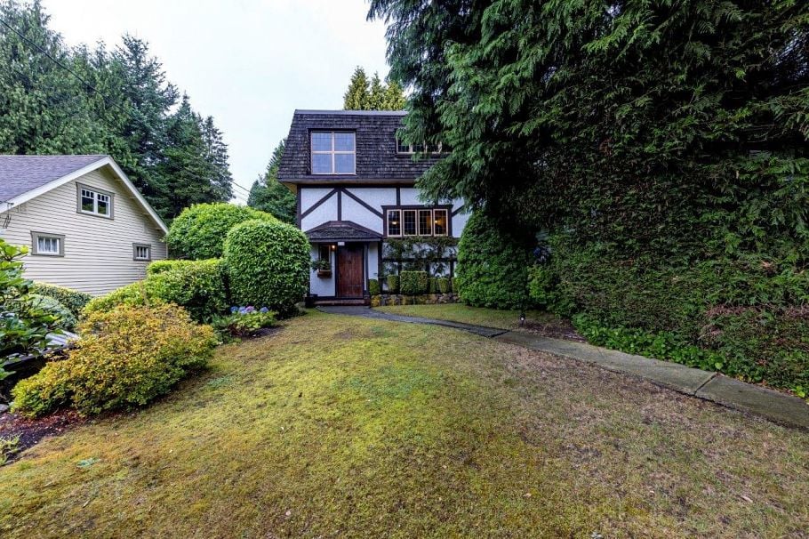 292 E St. James Road North Vancouver, BC - 2