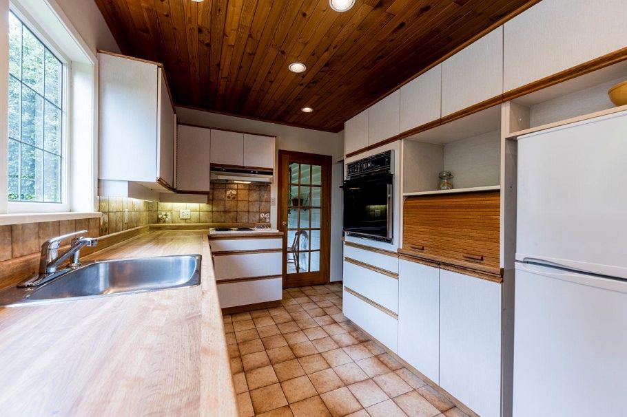 292 E St. James Road North Vancouver, BC - 9