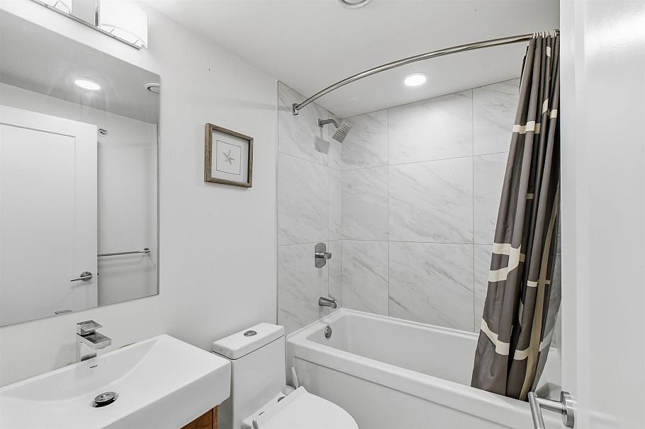 33 720 E 3rd Street North Vancouver, BC - 12