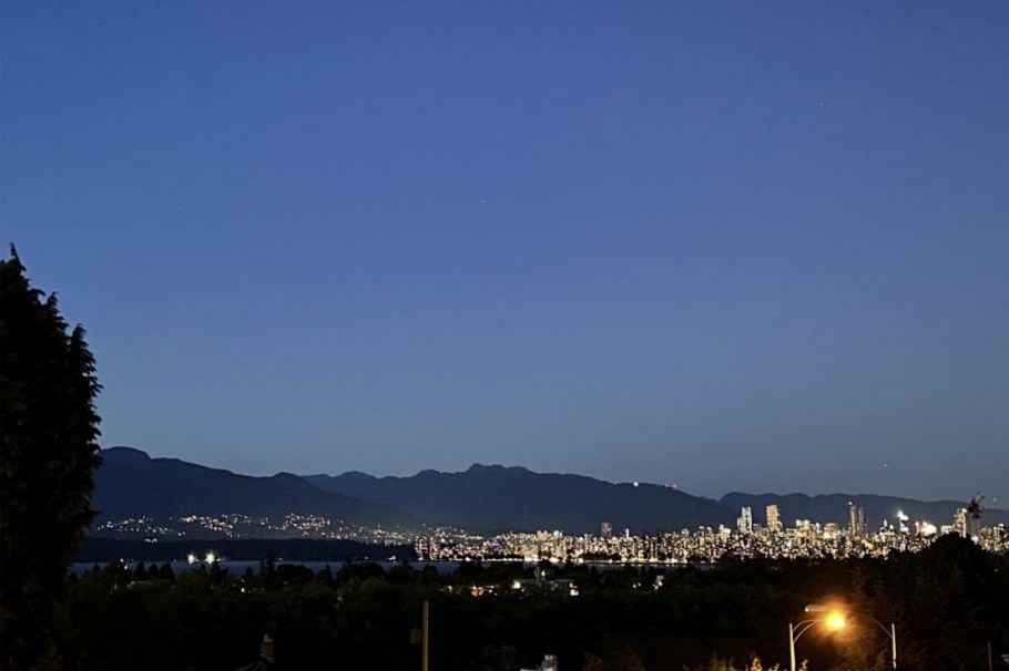 3974 W 10th Avenue Vancouver, BC - 38