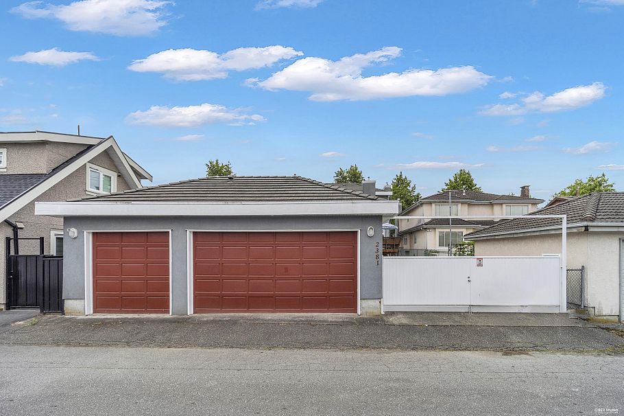 2381 E 40th Avenue Vancouver, BC - 35