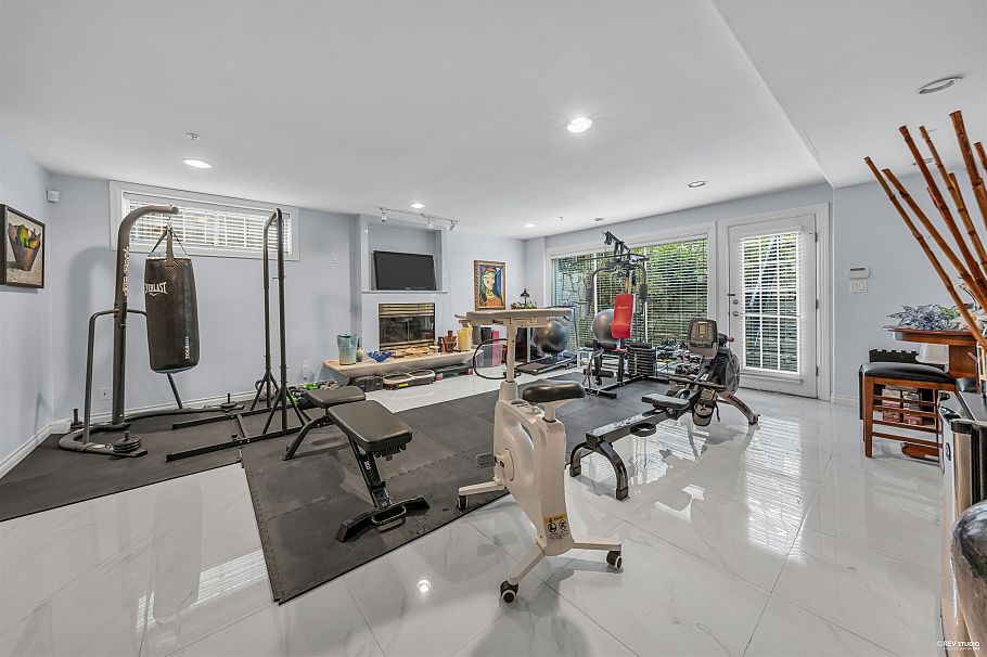 1285 W 47th Avenue Vancouver, BC - 38