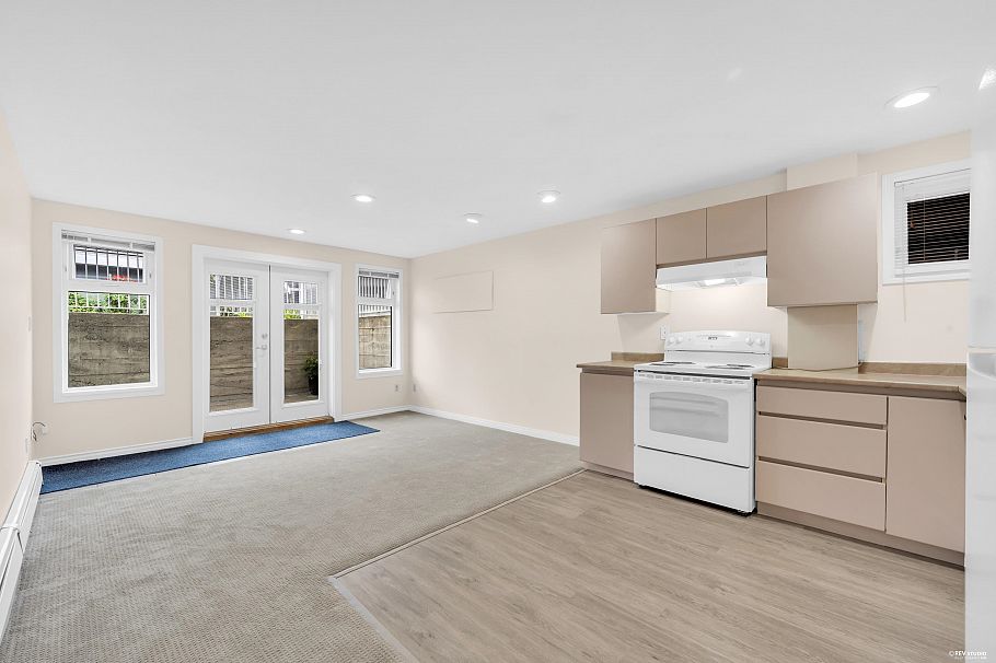 2381 E 40th Avenue Vancouver, BC - 29