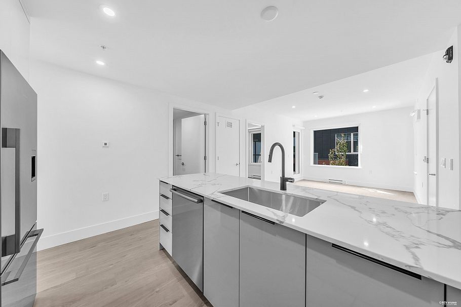 2260 E 1st Avenue Vancouver, BC - 5