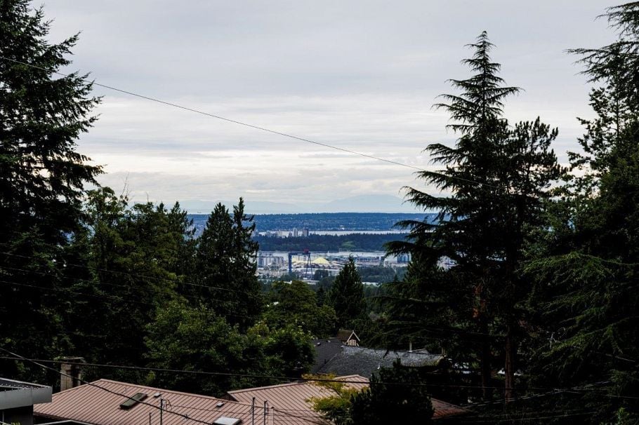 292 E St. James Road North Vancouver, BC - 23