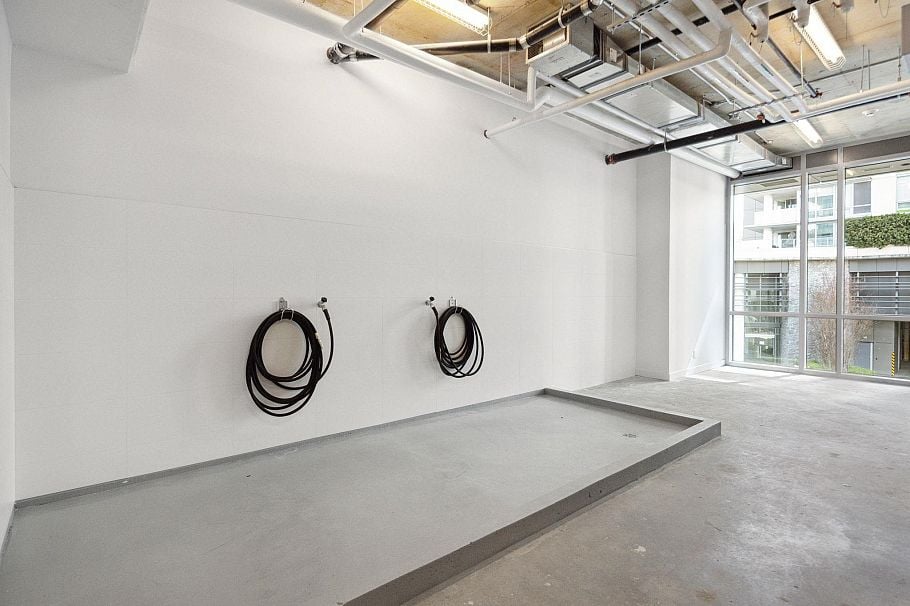 305 1500 Fern Street North Vancouver, BC - 30