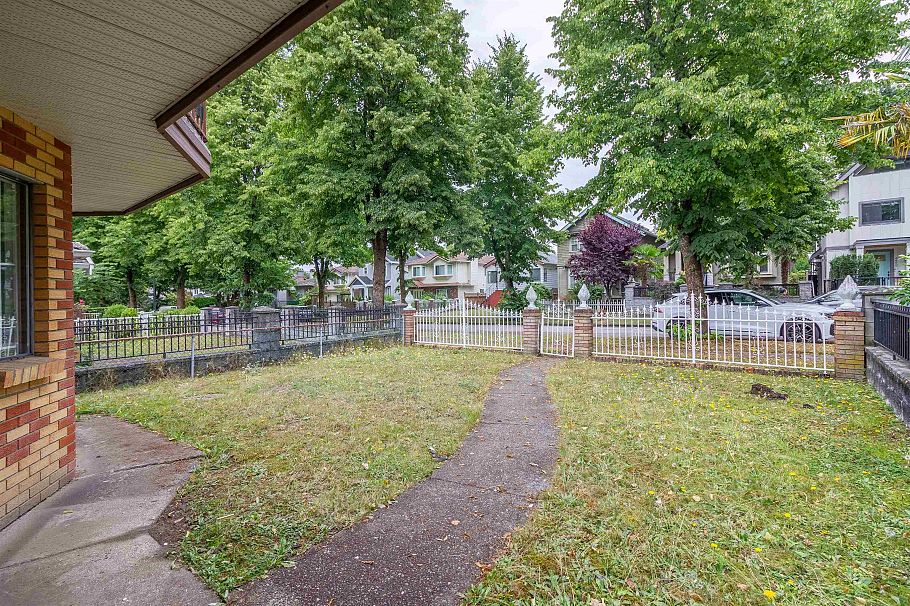 4467 Perry Street Vancouver, BC - 32