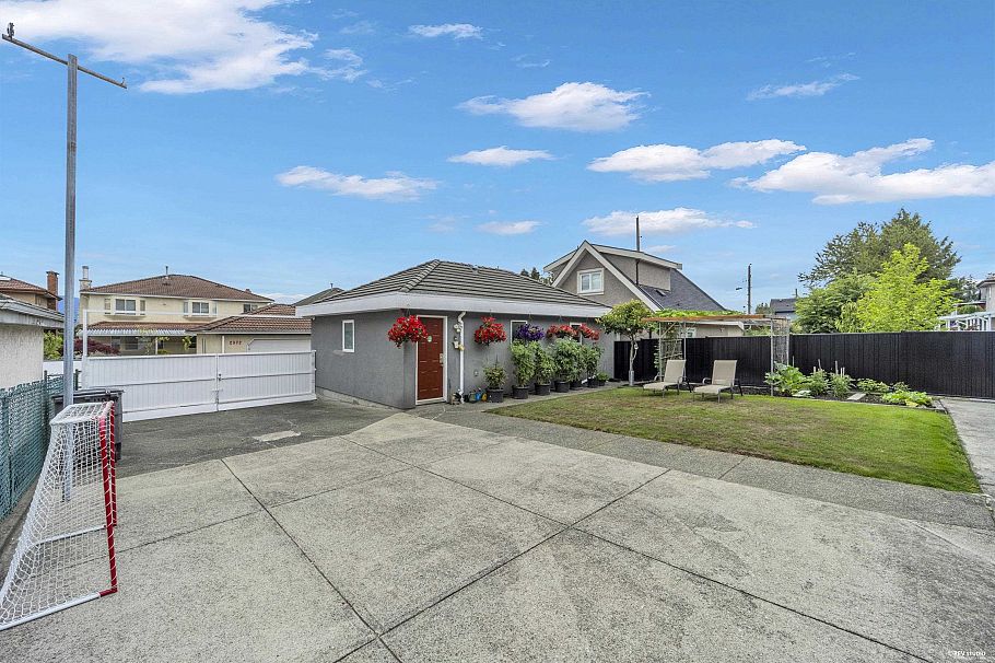 2381 E 40th Avenue Vancouver, BC - 34