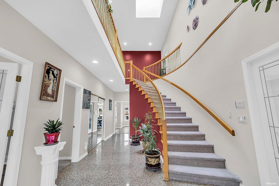 2381 E 40th Avenue Vancouver, BC - 2
