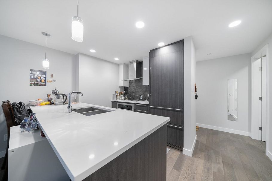 402 5033 Cambie Street Vancouver, BC - 5