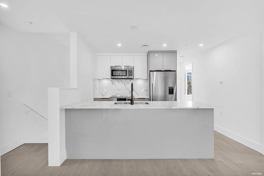 2260 E 1st Avenue Vancouver, BC - 10