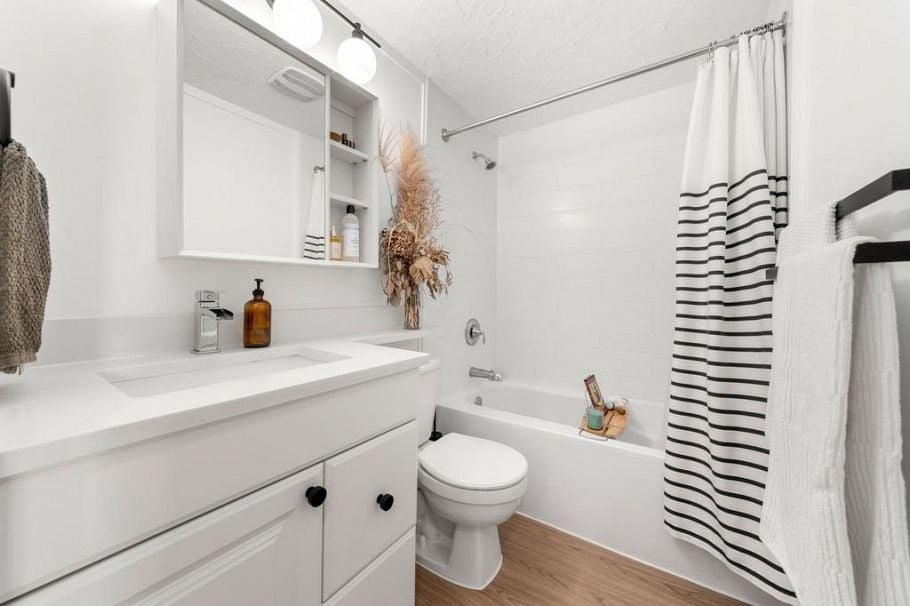 312 360 E 2nd Street North Vancouver, BC - 16