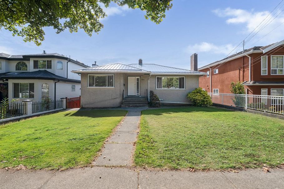 5655 Lancaster Street Vancouver, BC - 1